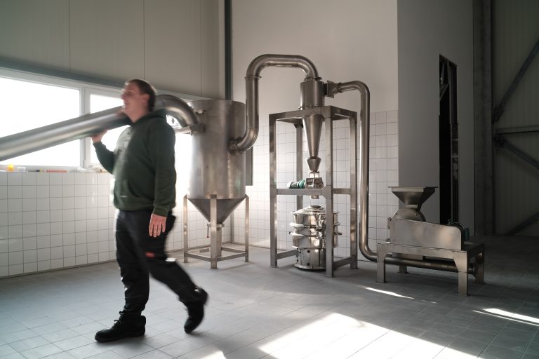 Powder purification unit